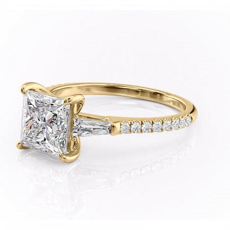 Inel de logodnă Theodora din aur Galben 14kt cu moissanite tăietură princess – Montură cu trei pietre rafinată pentru profil înalt | Personalizează și configurează gratuit online [6]