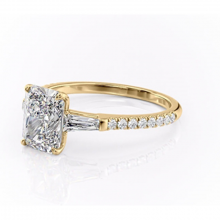 Inel de logodnă Theodora din aur Galben 14kt cu moissanite tăietură radiantă – Montură cu trei pietre rafinată pentru profil înalt | Personalizează și configurează gratuit online [6]