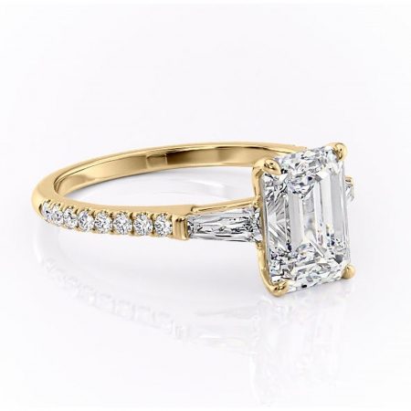 Aur galben - Inel de logodnă Theodora din aur Galben 18kt cu moissanite tăietură smarald – Montură cu trei pietre rafinată pentru profil înalt | Personalizează și configurează gratuit online