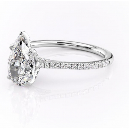 Inel de logodnă Tove din aur Alb 14kt cu moissanite tăietură pară – Montură pavé rafinată pentru profil înalt | Personalizează și configurează gratuit online [6]