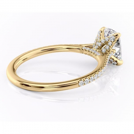 Inel de logodnă Tove din aur Galben 14kt cu moissanite tăietură pernă – Montură pavé rafinată pentru profil înalt | Personalizează și configurează gratuit online [2]