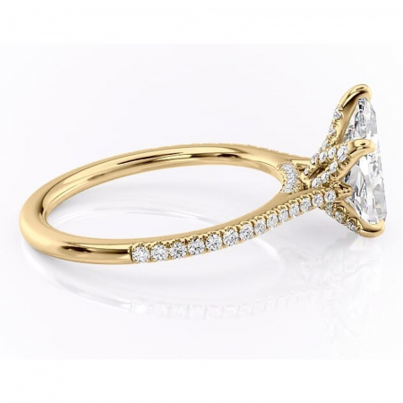 Inel de logodnă Tove din aur Galben 18kt cu moissanite tăietură pară – Montură pavé rafinată pentru profil înalt | Personalizează și configurează gratuit online [1]