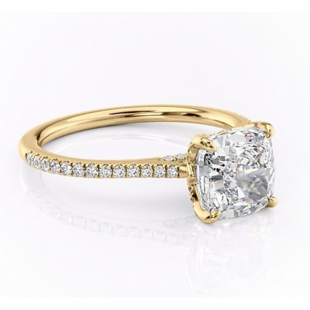 18K - Inel de logodnă Tove din aur Galben 18kt cu moissanite tăietură pernă – Montură pavé rafinată pentru profil înalt | Personalizează și configurează gratuit online