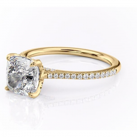 Inel de logodnă Tove din aur Galben 18kt cu moissanite tăietură pernă – Montură pavé rafinată pentru profil înalt | Personalizează și configurează gratuit online [6]