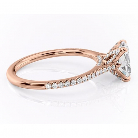 Inel de logodnă Tove din aur Rose 14kt cu moissanite tăietură pernă – Montură pavé rafinată pentru profil înalt | Personalizează și configurează gratuit online [1]