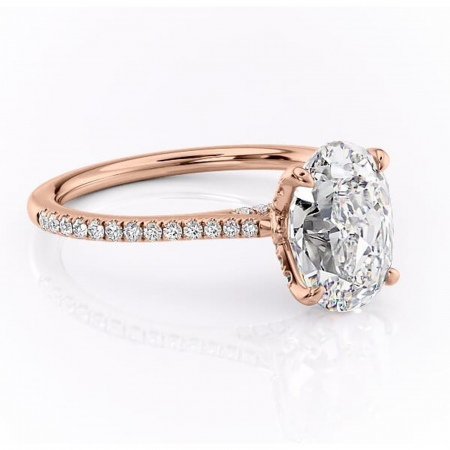 Ovală - Inel de logodnă Tove din aur Rose 18kt cu moissanite tăietură ovală – Montură pavé rafinată pentru profil înalt | Personalizează și configurează gratuit online
