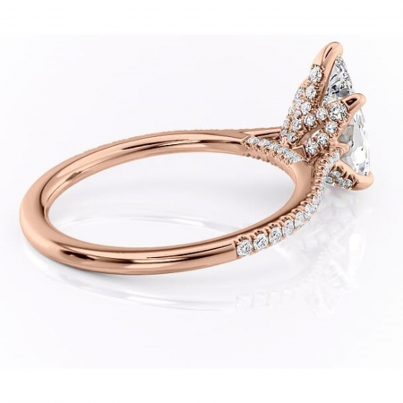 Inel de logodnă Tove din aur Rose 18kt cu moissanite tăietură pară – Montură pavé rafinată pentru profil înalt | Personalizează și configurează gratuit online [2]