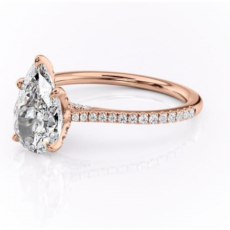 Inel de logodnă Tove din aur Rose 18kt cu moissanite tăietură pară – Montură pavé rafinată pentru profil înalt | Personalizează și configurează gratuit online [6]