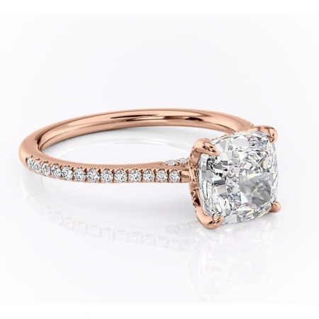 18K - Inel de logodnă Tove din aur Rose 18kt cu moissanite tăietură pernă – Montură pavé rafinată pentru profil înalt | Personalizează și configurează gratuit online