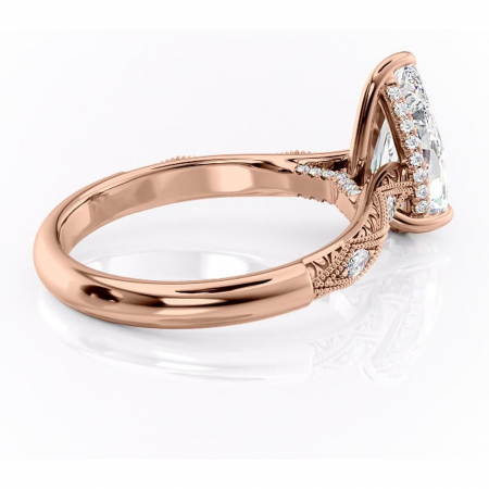 Inel de logodnă Vespera din aur Rose 18kt cu moissanite tăietură pară – Pietre laterale rafinată pentru profil înalt | Personalizează și configurează gratuit online [2]