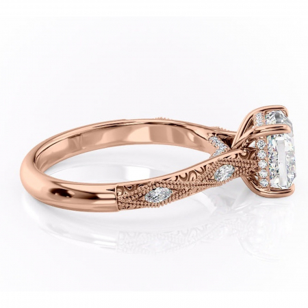 Inel de logodnă Vespera din aur Rose 14kt cu moissanite tăietură pernă – Pietre laterale rafinată pentru profil înalt | Personalizează și configurează gratuit online [1]