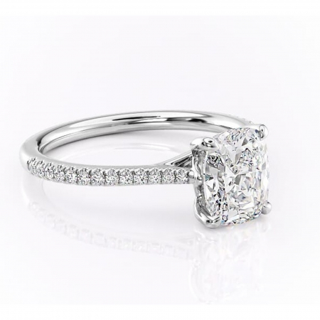 Pernă alungită - Inel de logodnă Victoria din aur Alb 14kt cu moissanite tăietură pernă – Montură pavé rafinată pentru profil mediu | Personalizează și configurează gratuit online