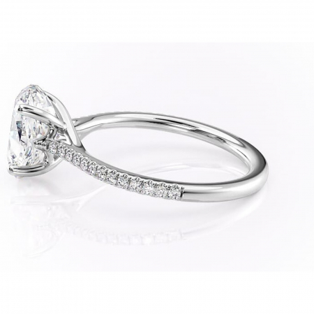 Inel de logodnă Victoria din aur Alb 14kt cu moissanite tăietură ovală – Montură pavé rafinată pentru profil mediu | Personalizează și configurează gratuit online [5]