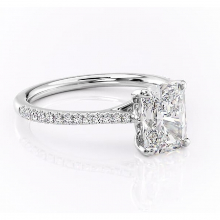 Radiantă - Inel de logodnă Victoria din aur Alb 14kt cu moissanite tăietură radiantă – Montură pavé rafinată pentru profil mediu | Personalizează și configurează gratuit online