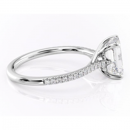 Inel de logodnă Victoria din aur Alb 14kt cu moissanite tăietură smarald – Montură pavé rafinată pentru profil mediu | Personalizează și configurează gratuit online [1]