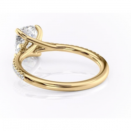 Inel de logodnă Victoria din aur Galben 14kt cu moissanite tăietură pernă – Montură pavé rafinată pentru profil mediu | Personalizează și configurează gratuit online [3]