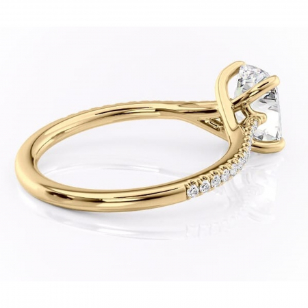 Inel de logodnă Victoria din aur Galben 14kt cu moissanite tăietură pernă – Montură pavé rafinată pentru profil mediu | Personalizează și configurează gratuit online [2]