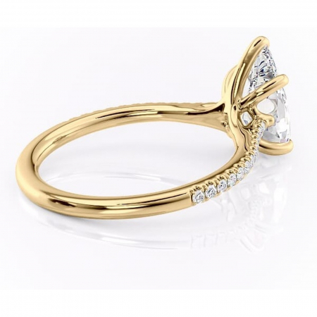 Inel de logodnă Victoria din aur Galben 14kt cu moissanite tăietură pară – Montură pavé rafinată pentru profil mediu | Personalizează și configurează gratuit online [2]