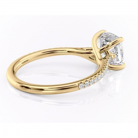 Inel de logodnă Victoria din aur Galben 14kt cu moissanite tăietură pernă – Montură pavé rafinată pentru profil mediu | Personalizează și configurează gratuit online [2]