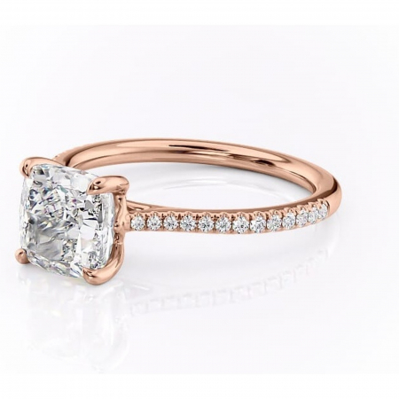 Inel de logodnă Victoria din aur Rose 18kt cu moissanite tăietură pernă – Montură pavé rafinată pentru profil mediu | Personalizează și configurează gratuit online [6]