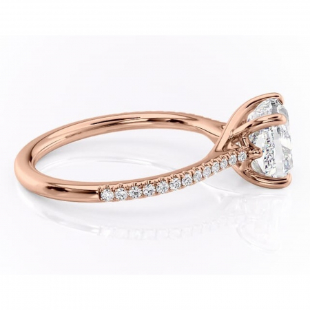 Inel de logodnă Victoria din aur Rose 18kt cu moissanite tăietură pernă – Montură pavé rafinată pentru profil mediu | Personalizează și configurează gratuit online [1]