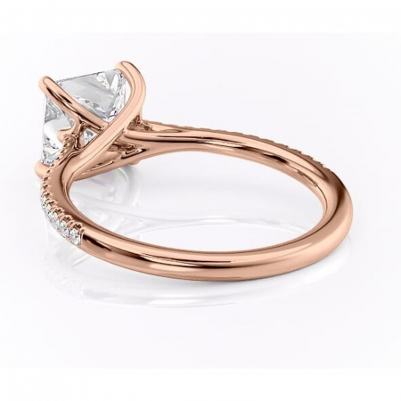 Inel de logodnă Victoria din aur Rose 18kt cu moissanite tăietură princess – Montură pavé rafinată pentru profil mediu | Personalizează și configurează gratuit online [3]