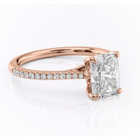 Radiantă - Inel de logodnă Victoria din aur Rose 18kt cu moissanite tăietură radiantă – Montură pavé rafinată pentru profil mediu | Personalizează și configurează gratuit online