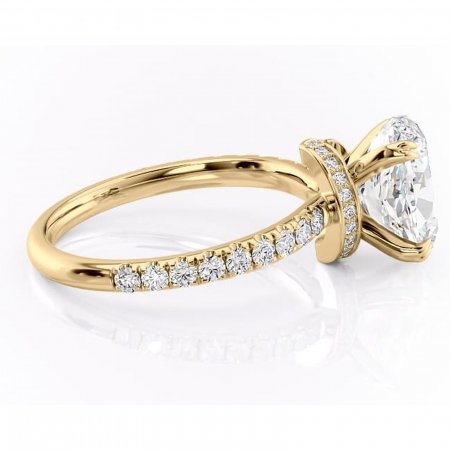 Inel de logodnă Vivienne din aur Galben 14kt cu moissanite tăietură ovală – Montură pavé rafinată pentru profil înalt | Personalizează și configurează gratuit online [1]