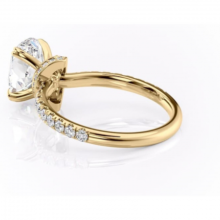 Inel de logodnă Vivienne din aur Galben 14kt cu moissanite tăietură ovală – Montură pavé rafinată pentru profil înalt | Personalizează și configurează gratuit online [4]