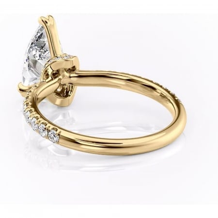 Inel de logodnă Vivienne din aur Galben 18kt cu moissanite tăietură pară – Montură pavé rafinată pentru profil înalt | Personalizează și configurează gratuit online [3]