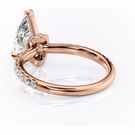Inel de logodnă Vivienne din aur Rose 18kt cu moissanite tăietură pară – Montură pavé rafinată pentru profil înalt | Personalizează și configurează gratuit online [3]