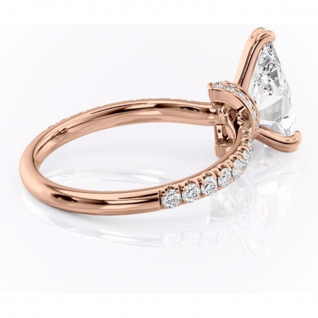 Inel de logodnă Vivienne din aur Rose 18kt cu moissanite tăietură pară – Montură pavé rafinată pentru profil înalt | Personalizează și configurează gratuit online [2]