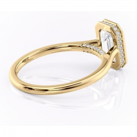 Inel de logodnă Wisteria din aur Galben 14kt cu moissanite tăietură smarald – Solitar rafinată pentru profil înalt | Personalizează și configurează gratuit online [2]