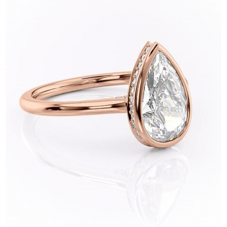 18K - Inel de logodnă Wisteria din aur Rose 18kt cu moissanite tăietură pară – Solitar rafinată pentru profil înalt | Personalizează și configurează gratuit online