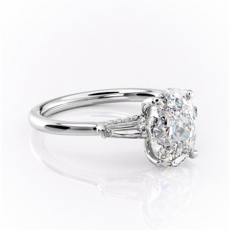 Ovală - Inel de logodnă Ysella din aur Alb 14kt cu moissanite tăietură ovală – Montură cu trei pietre rafinată pentru profil înalt | Personalizează și configurează gratuit online