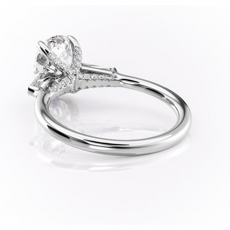 Inel de logodnă Ysella din aur Alb 14kt cu moissanite tăietură ovală – Montură cu trei pietre rafinată pentru profil înalt | Personalizează și configurează gratuit online [3]