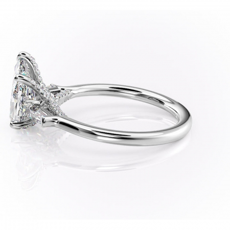 Inel de logodnă Ysella din aur Alb 14kt cu moissanite tăietură pară – Montură cu trei pietre rafinată pentru profil înalt | Personalizează și configurează gratuit online [5]