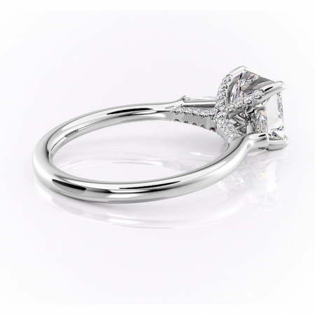 Inel de logodnă Ysella din aur Alb 14kt cu moissanite tăietură princess – Montură cu trei pietre rafinată pentru profil înalt | Personalizează și configurează gratuit online [2]