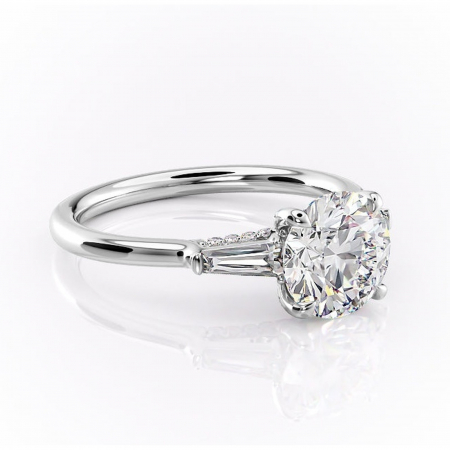 Accent - Inel de logodnă Ysella din aur Alb 14kt cu moissanite tăietură rotundă – Montură cu trei pietre rafinată pentru profil înalt | Personalizează și configurează gratuit online