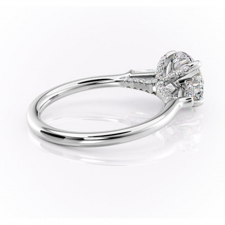 Inel de logodnă Ysella din aur Alb 14kt cu moissanite tăietură rotundă – Montură cu trei pietre rafinată pentru profil înalt | Personalizează și configurează gratuit online [2]