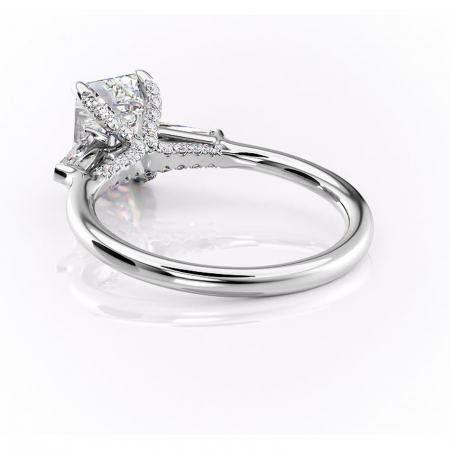 Inel de logodnă Ysella din aur Alb 14kt cu moissanite tăietură smarald – Montură cu trei pietre rafinată pentru profil înalt | Personalizează și configurează gratuit online [3]