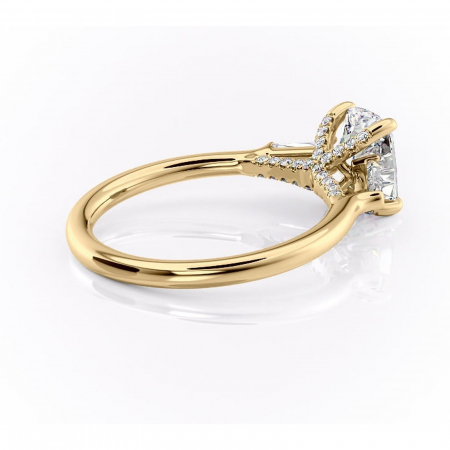 Inel de logodnă Ysella din aur Galben 14kt cu moissanite tăietură asscher – Montură cu trei pietre rafinată pentru profil înalt | Personalizează și configurează gratuit online [2]