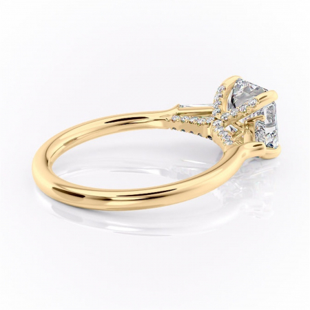 Inel de logodnă Ysella din aur Galben 14kt cu moissanite tăietură asscher – Montură cu trei pietre rafinată pentru profil înalt | Personalizează și configurează gratuit online [2]