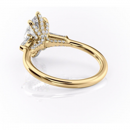 Inel de logodnă Ysella din aur Galben 14kt cu moissanite tăietură marquise – Montură cu trei pietre rafinată pentru profil înalt | Personalizează și configurează gratuit online [3]
