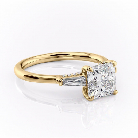 Aur galben - Inel de logodnă Ysella din aur Galben 18kt cu moissanite tăietură princess – Montură cu trei pietre rafinată pentru profil înalt | Personalizează și configurează gratuit online