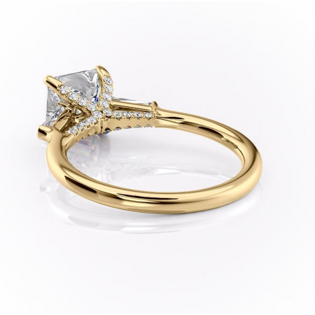 Inel de logodnă Ysella din aur Galben 14kt cu moissanite tăietură princess – Montură cu trei pietre rafinată pentru profil înalt | Personalizează și configurează gratuit online [3]