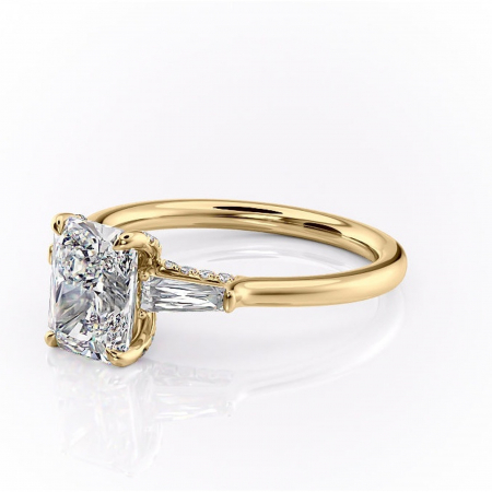 Inel de logodnă Ysella din aur Galben 18kt cu moissanite tăietură radiantă – Montură cu trei pietre rafinată pentru profil înalt | Personalizează și configurează gratuit online [6]