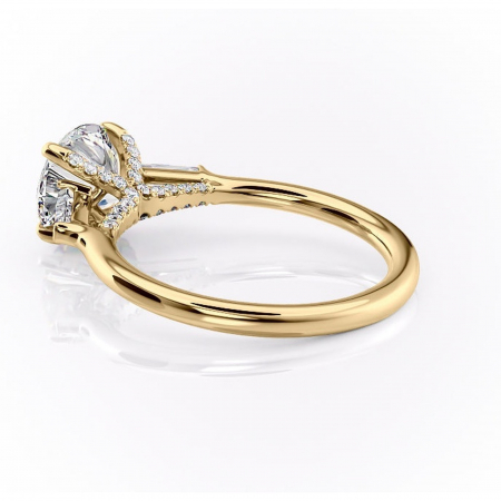 Inel de logodnă Ysella din aur Galben 14kt cu moissanite tăietură rotundă – Montură cu trei pietre rafinată pentru profil înalt | Personalizează și configurează gratuit online [4]