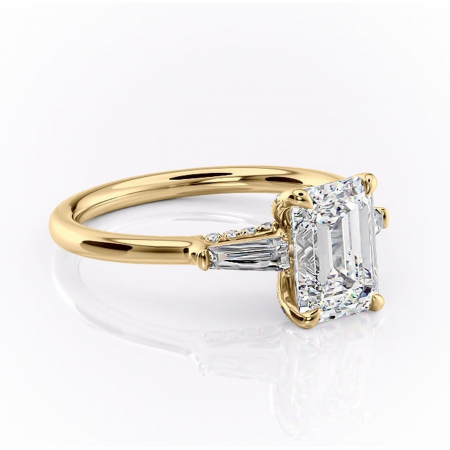 Aur galben - Inel de logodnă Ysella din aur Galben 18kt cu moissanite tăietură smarald – Montură cu trei pietre rafinată pentru profil înalt | Personalizează și configurează gratuit online