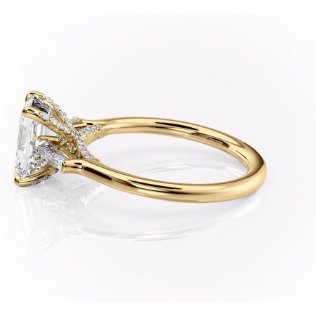 Inel de logodnă Ysella din aur Galben 14kt cu moissanite tăietură smarald – Montură cu trei pietre rafinată pentru profil înalt | Personalizează și configurează gratuit online [5]